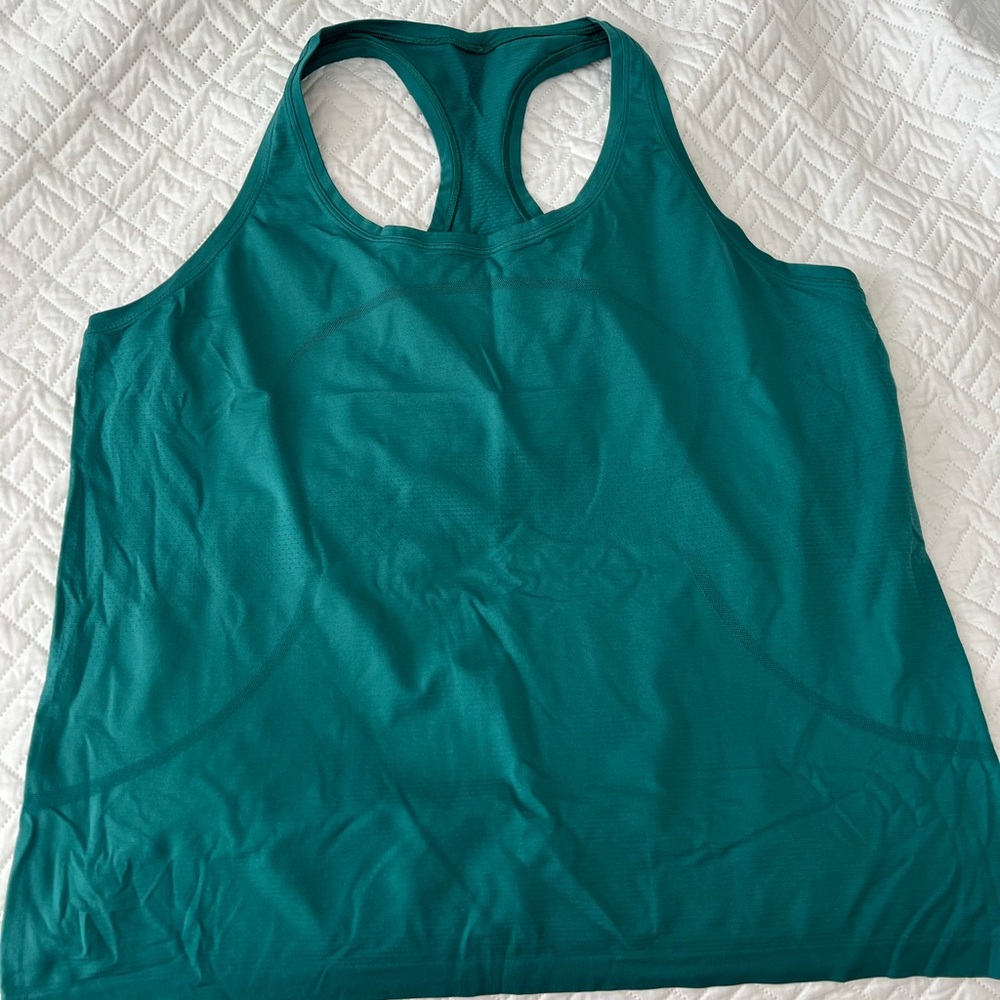 Lululemon women’s swiftly tech racerback tank